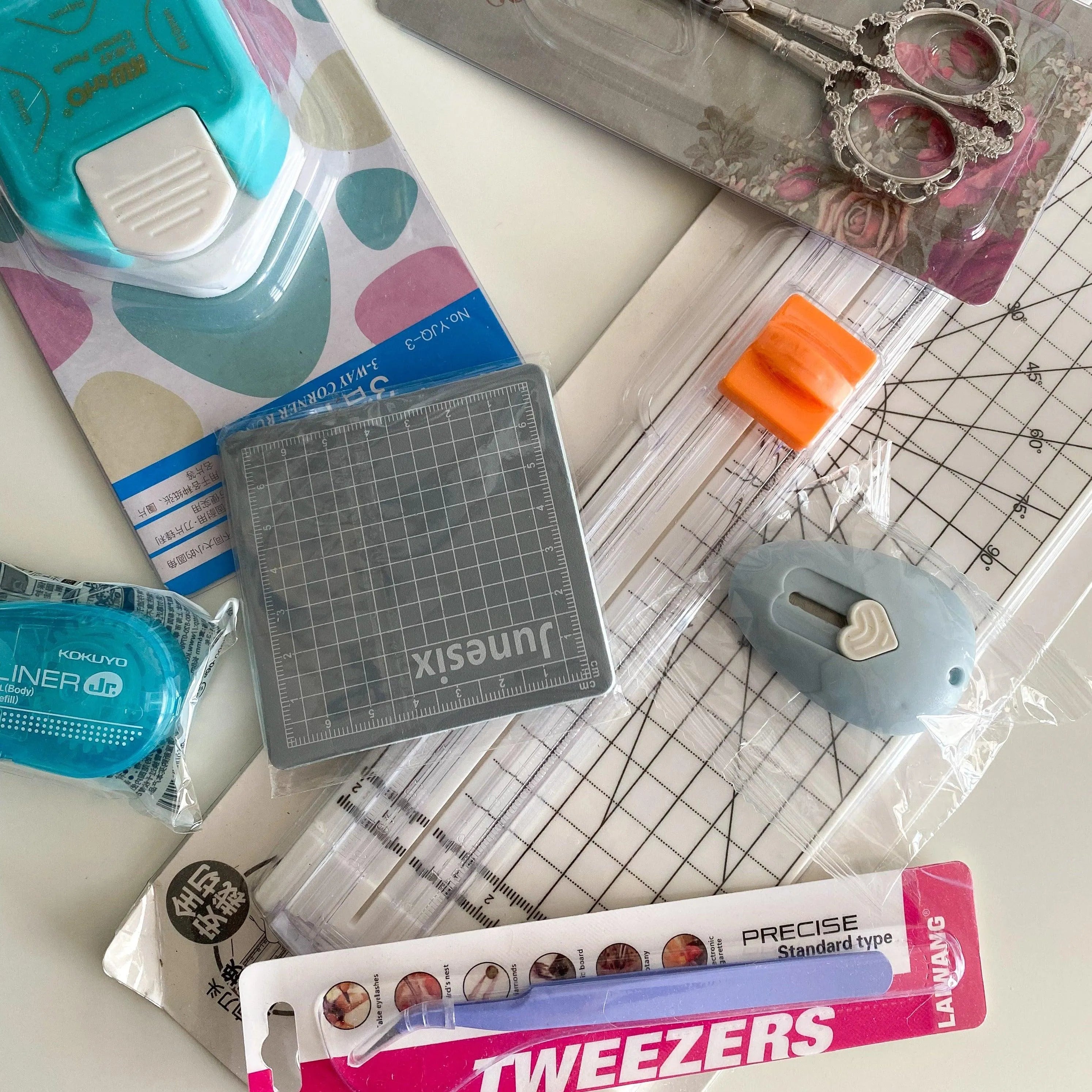 Toolkit Box - Essential tools to craft your phone base for Journaling & Scrapbooking - PaperWrld