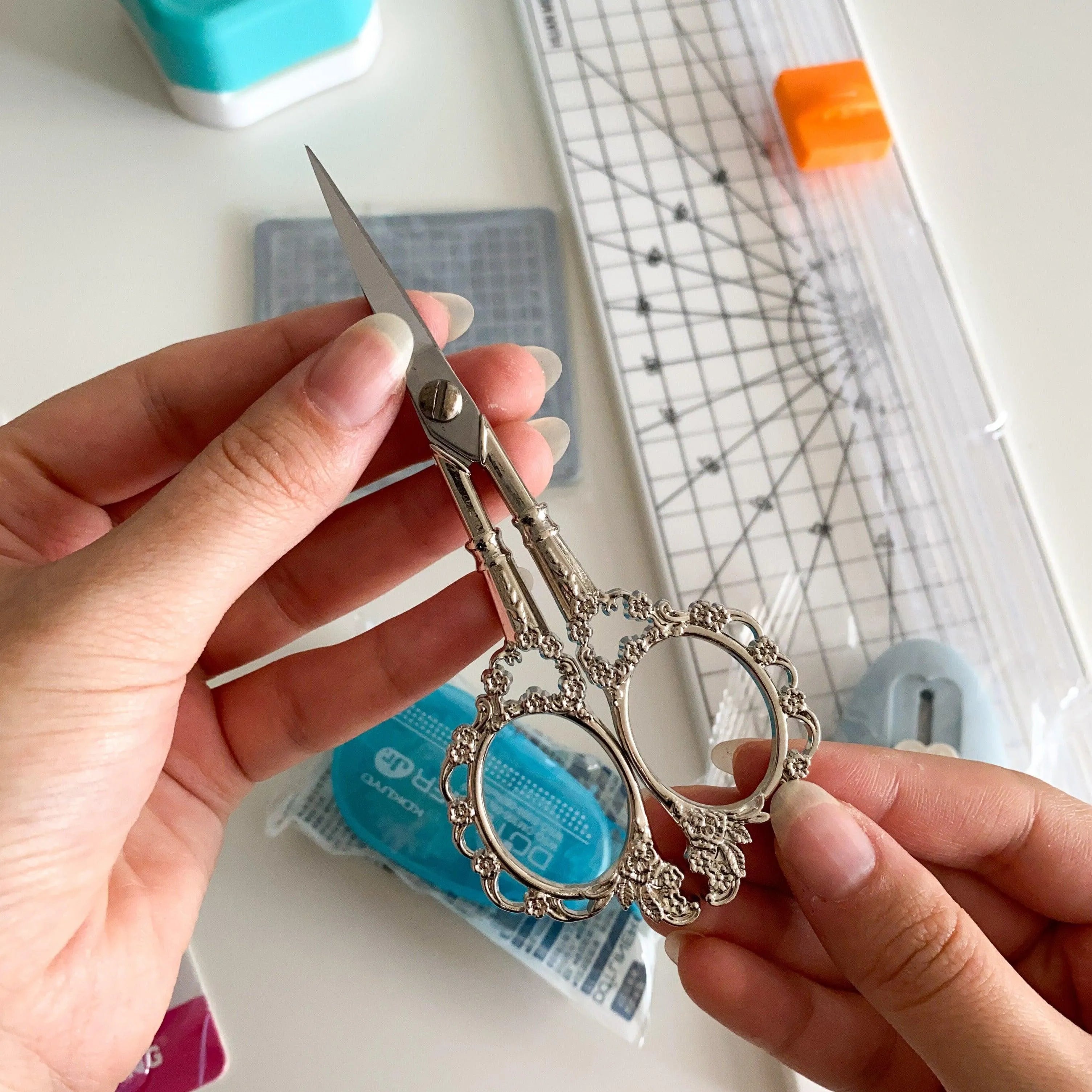 Toolkit Box - Essential tools to craft your phone base for Journaling & Scrapbooking - PaperWrld