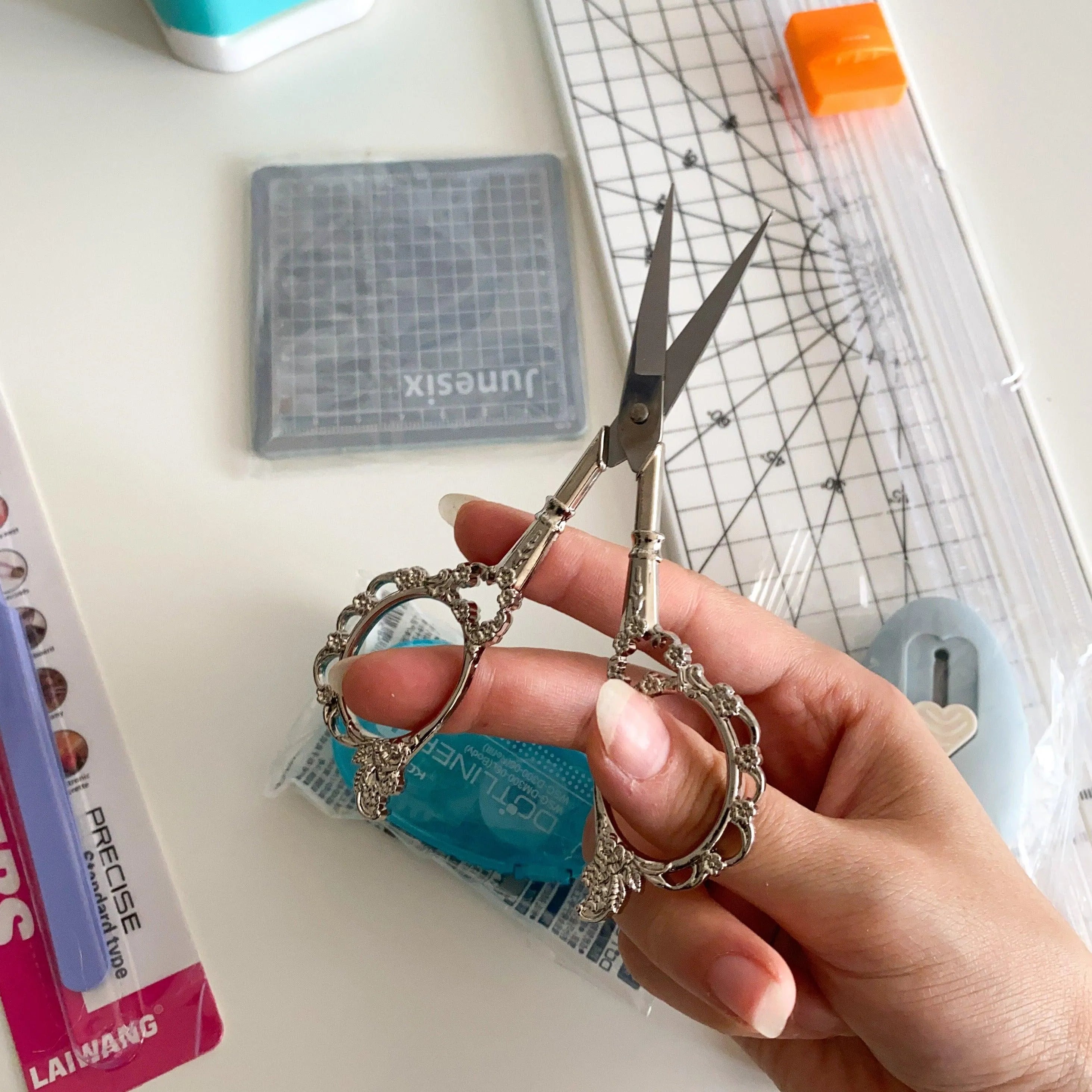 Toolkit Box - Essential tools to craft your phone base for Journaling & Scrapbooking - PaperWrld