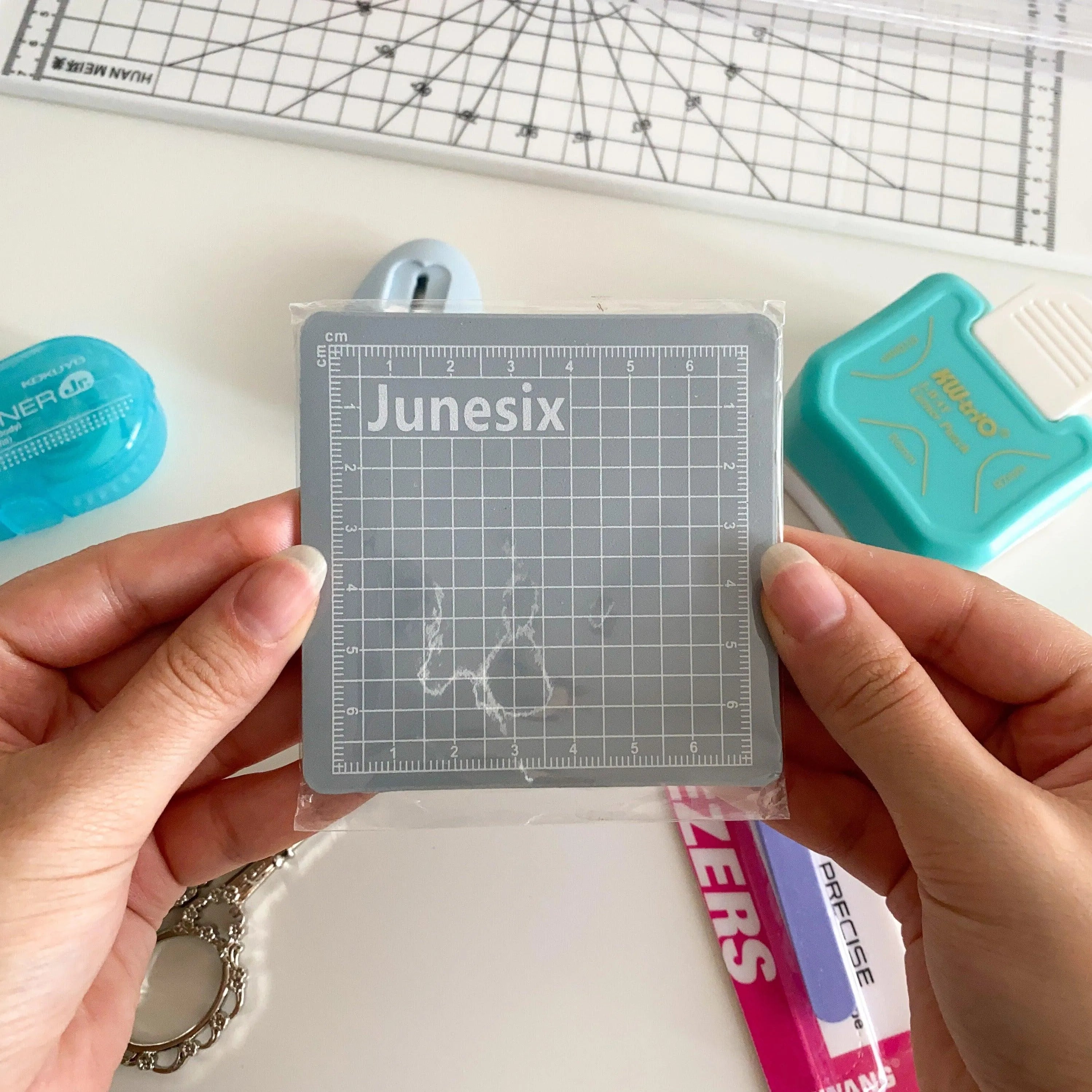 Toolkit Box - Essential tools to craft your phone base for Journaling & Scrapbooking - PaperWrld