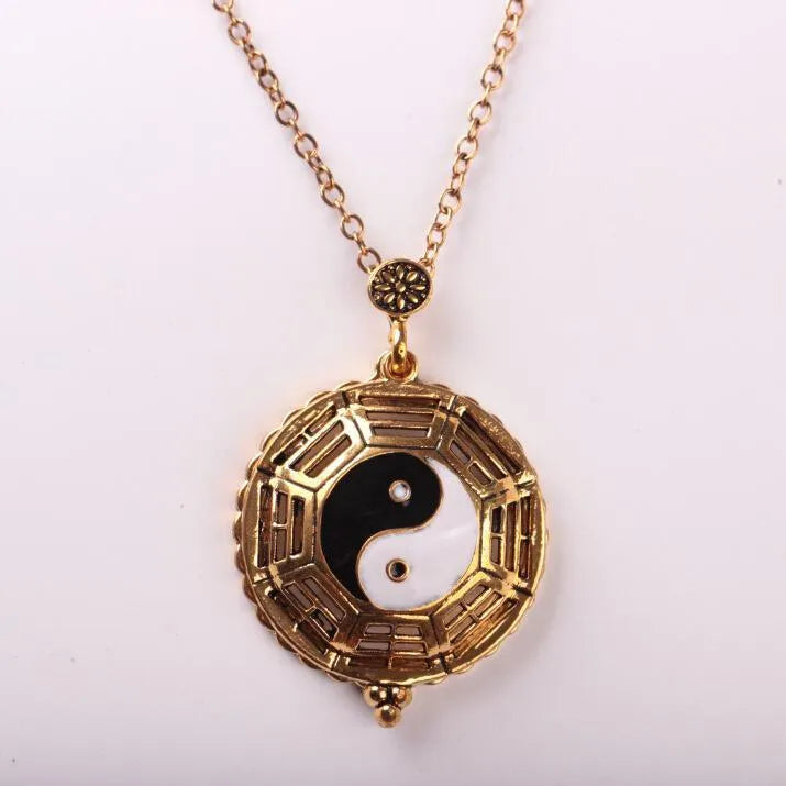 Vintage Magnifying Glass Golden Necklace for Journaling & Scrapbooking - PaperWrld