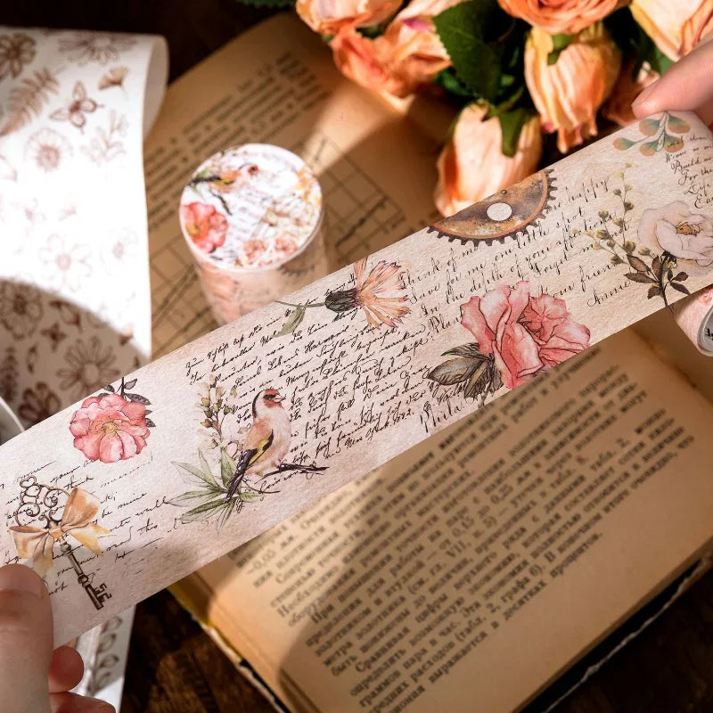 Handgeschriebenes Washi-Tape mit Buchstaben und Blumen