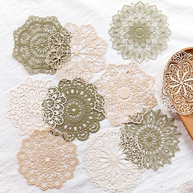 Doily Paper in Neutral Shades - PaperWrld